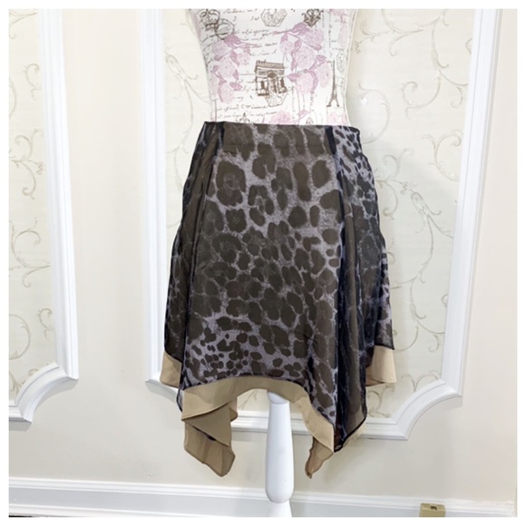 Asymmetrical animal print flowy skirt - Picture 2 of 4